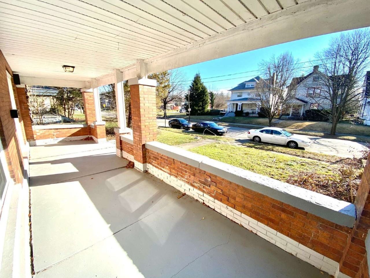 215 Lexington Ave - Photo 4 of 30