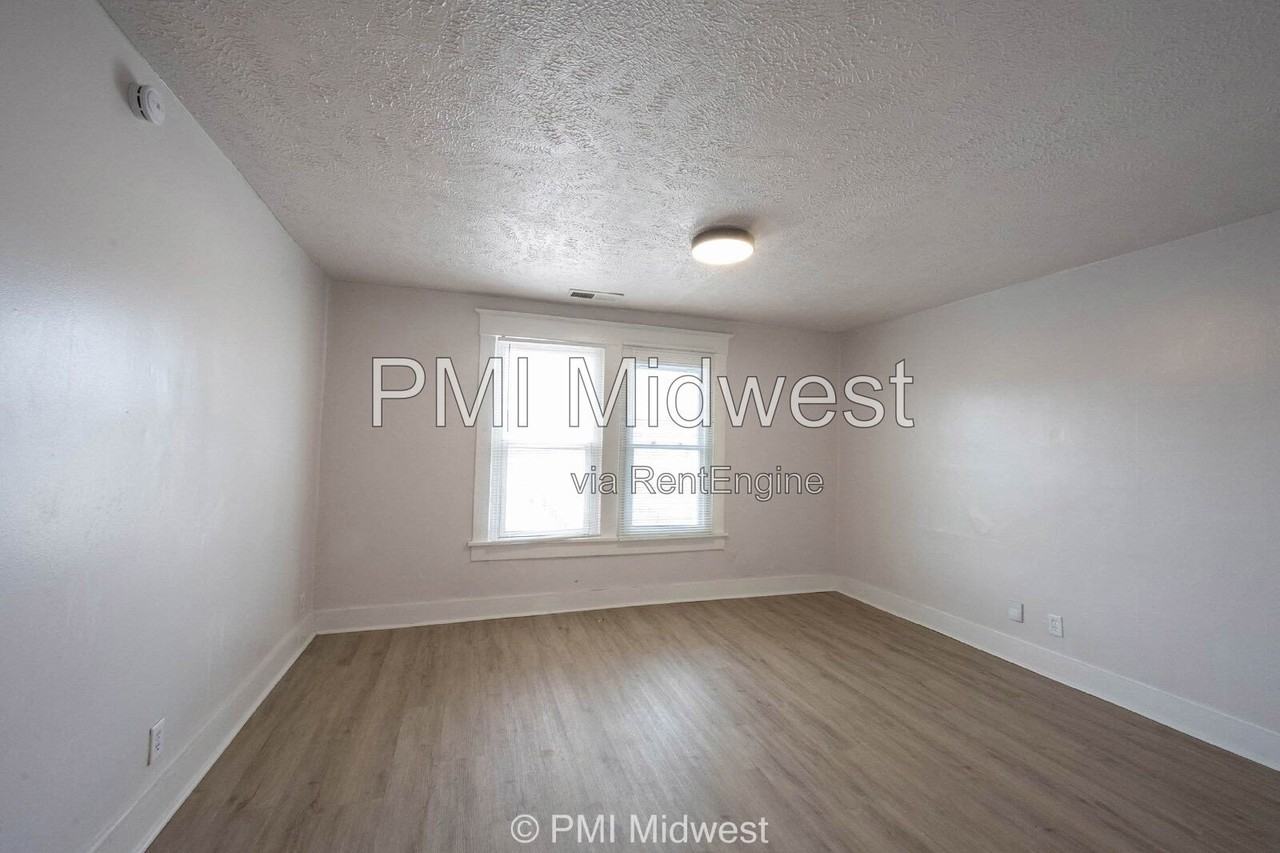 2211 E New York St #A - Photo 4 of 17
