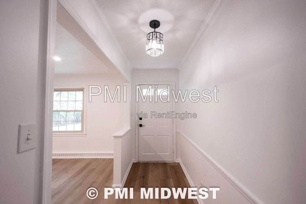 6446 N Tuxedo St - Photo 3 of 39