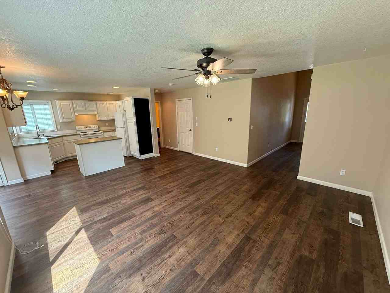 3911 Pringle Creek Ct Se - Photo 3 of 27