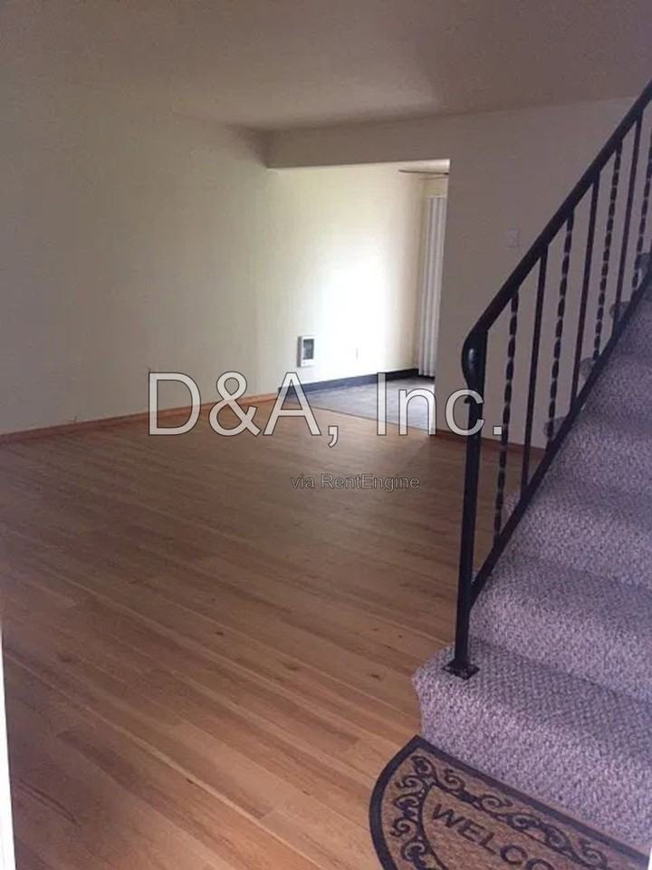 138 Ne Conifer Blvd #7 - Photo 2 of 14