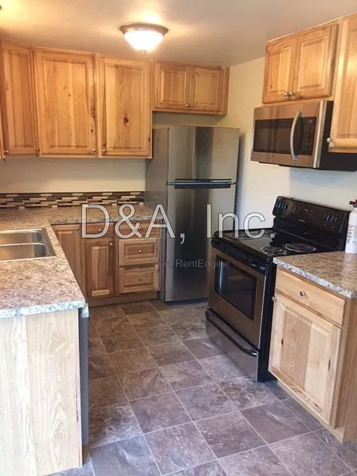 138 Ne Conifer Blvd #7 - Photo 6 of 14