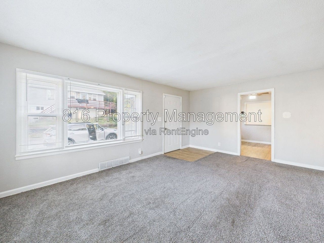 2700 Oakley Ave - Photo 4 of 19
