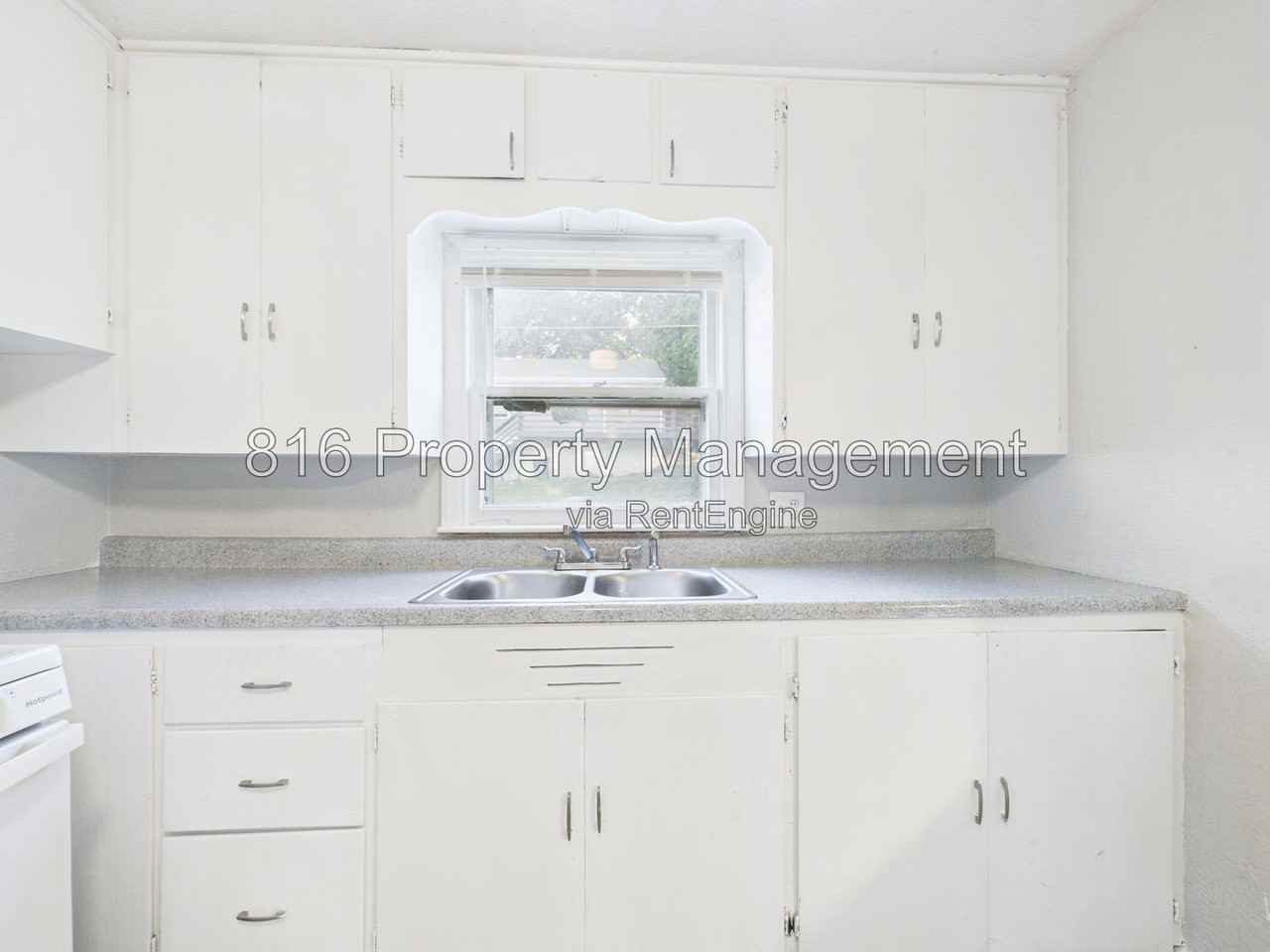2700 Oakley Ave - Photo 5 of 19
