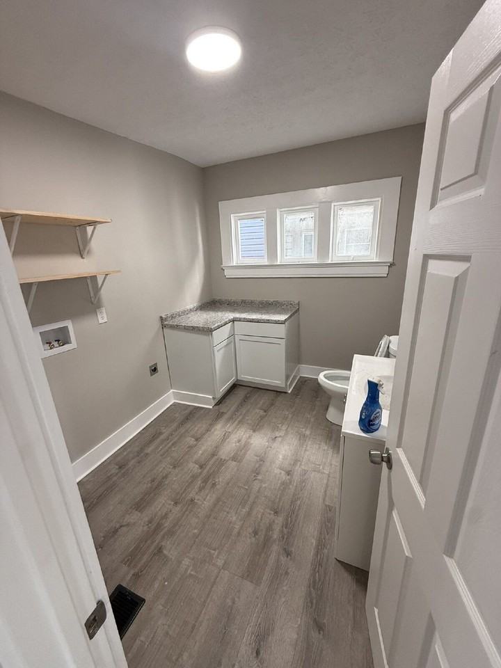 978 Manhattan Ave - Photo 3 of 16
