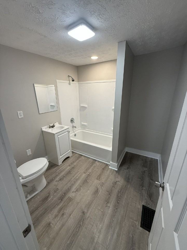 978 Manhattan Ave - Photo 7 of 16