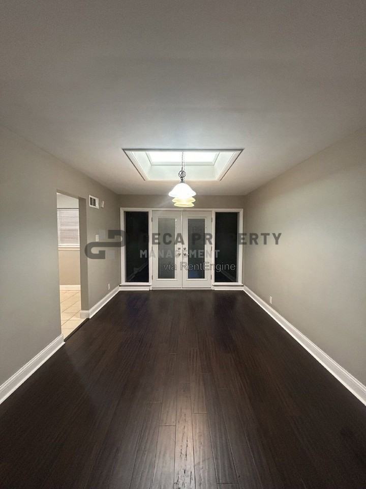 938 Briarwood Ln - Photo 3 of 18