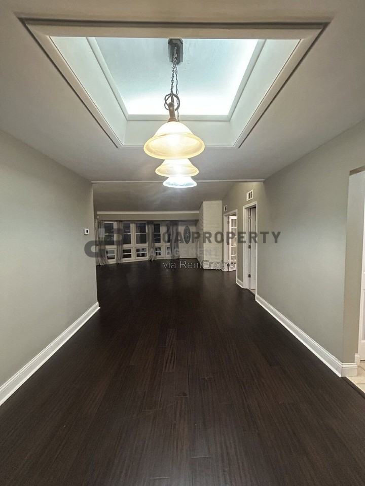 938 Briarwood Ln - Photo 4 of 18