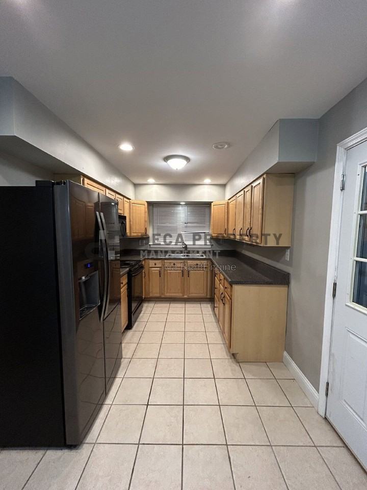 938 Briarwood Ln - Photo 6 of 18