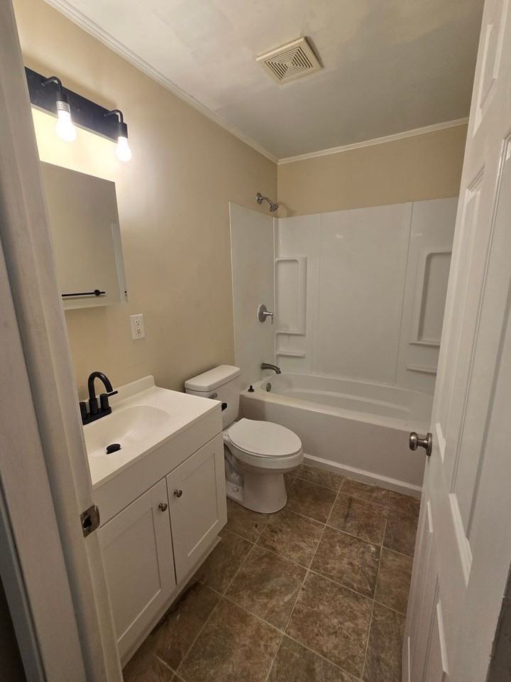 3904 W 126th St #102 - Photo 4 of 8