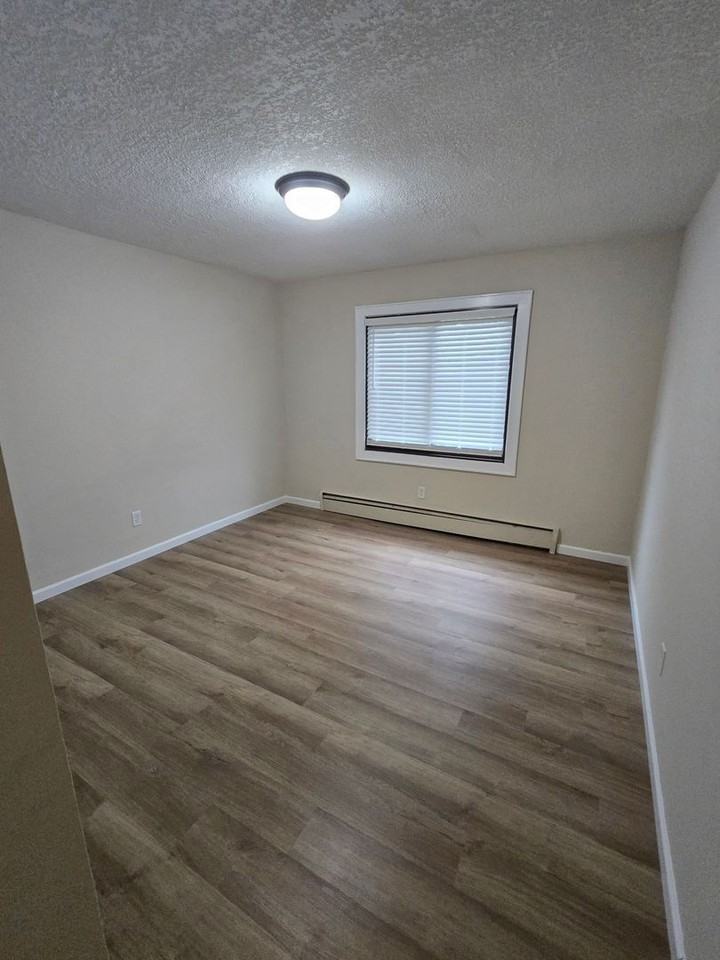 3904 W 126th St #102 - Photo 5 of 8