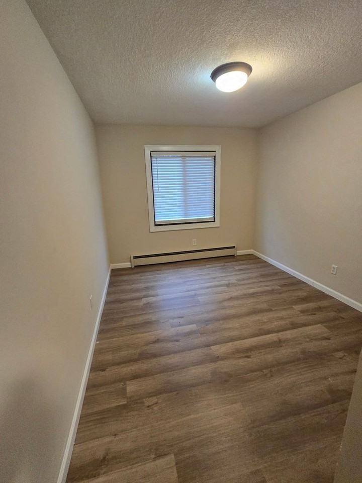 3904 W 126th St #102 - Photo 6 of 8