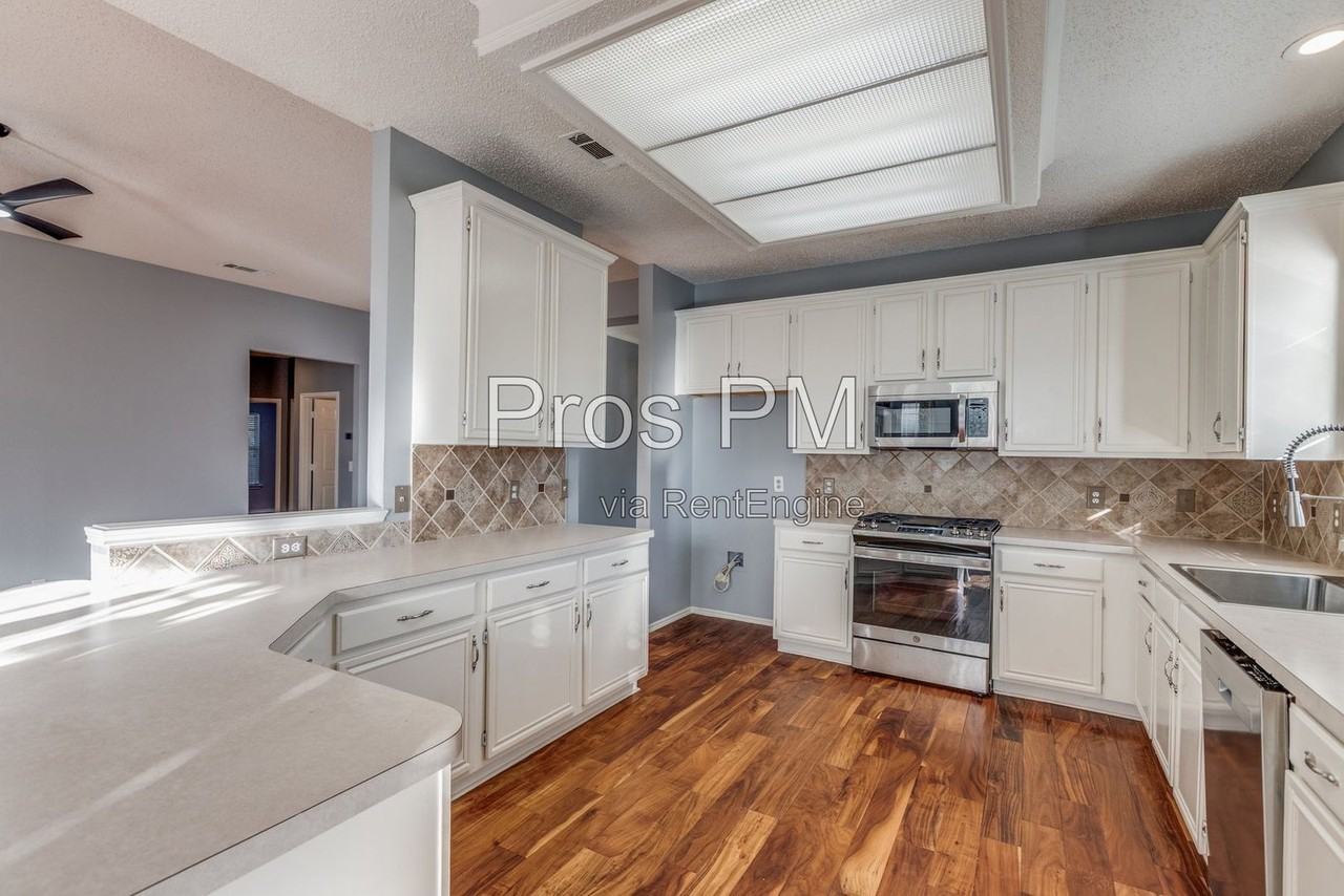 7101 Bouquet Dr - Photo 7 of 14