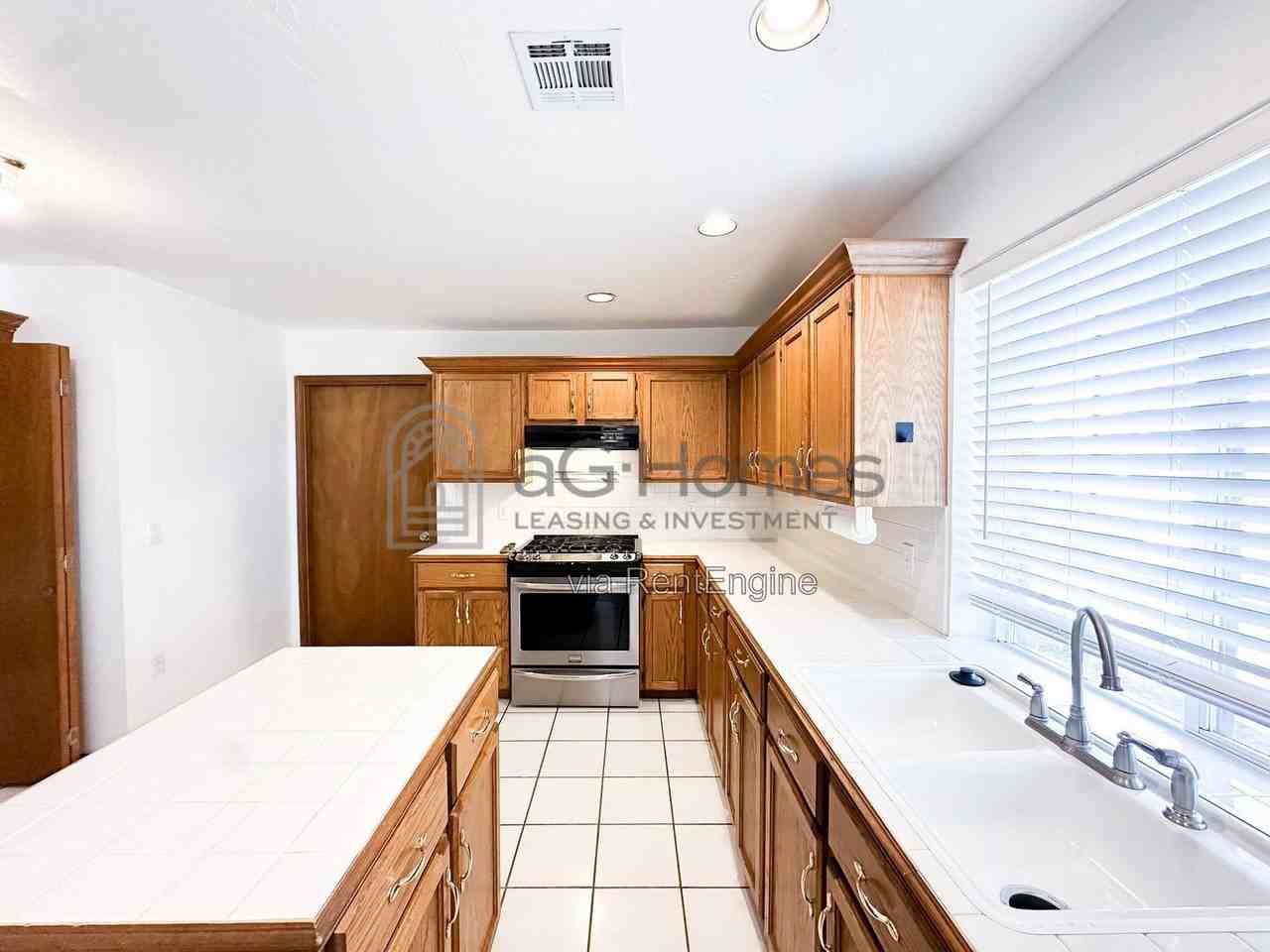 6408 Westlane - Photo 5 of 19