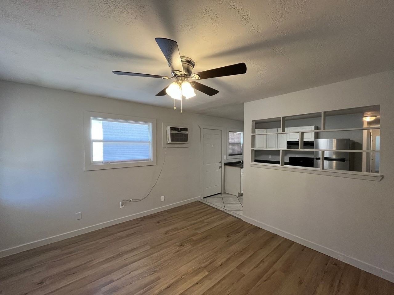 1104 N Hawthorne St #B - Photo 2 of 12