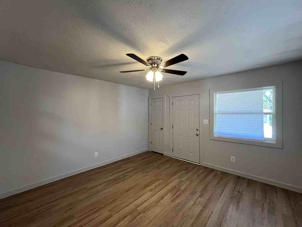 1104 N Hawthorne St #B - Photo 3 of 12