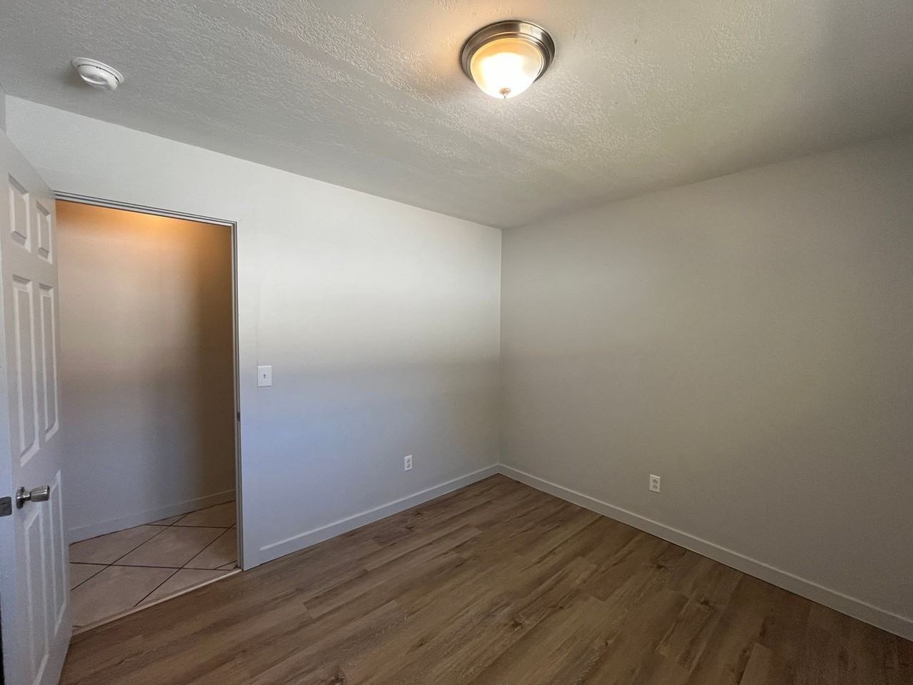 1104 N Hawthorne St #B - Photo 6 of 12