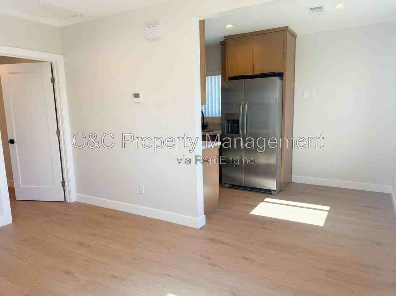 1645 E 50th St - Photo 3 of 9