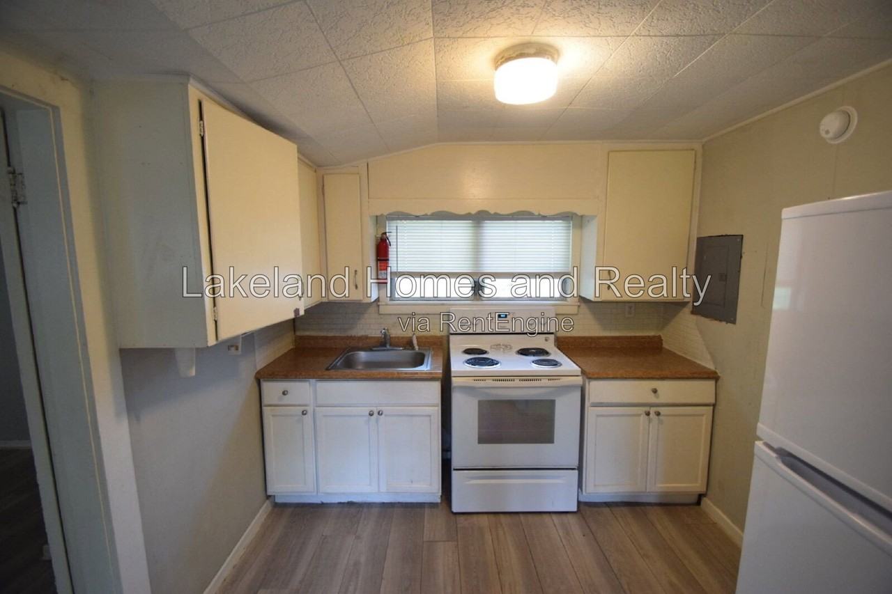 842 1/2 E Lime St #2 - Photo 5 of 17