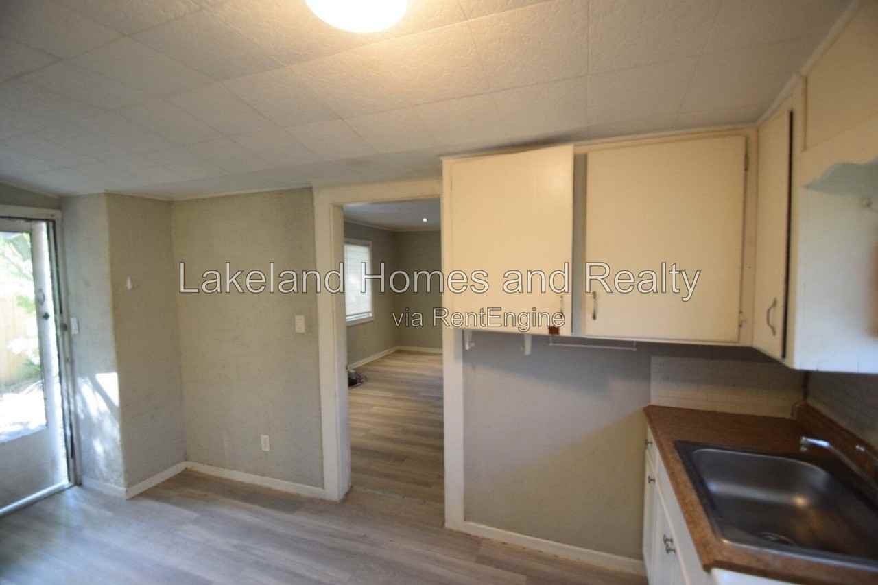 842 1/2 E Lime St #2 - Photo 6 of 17