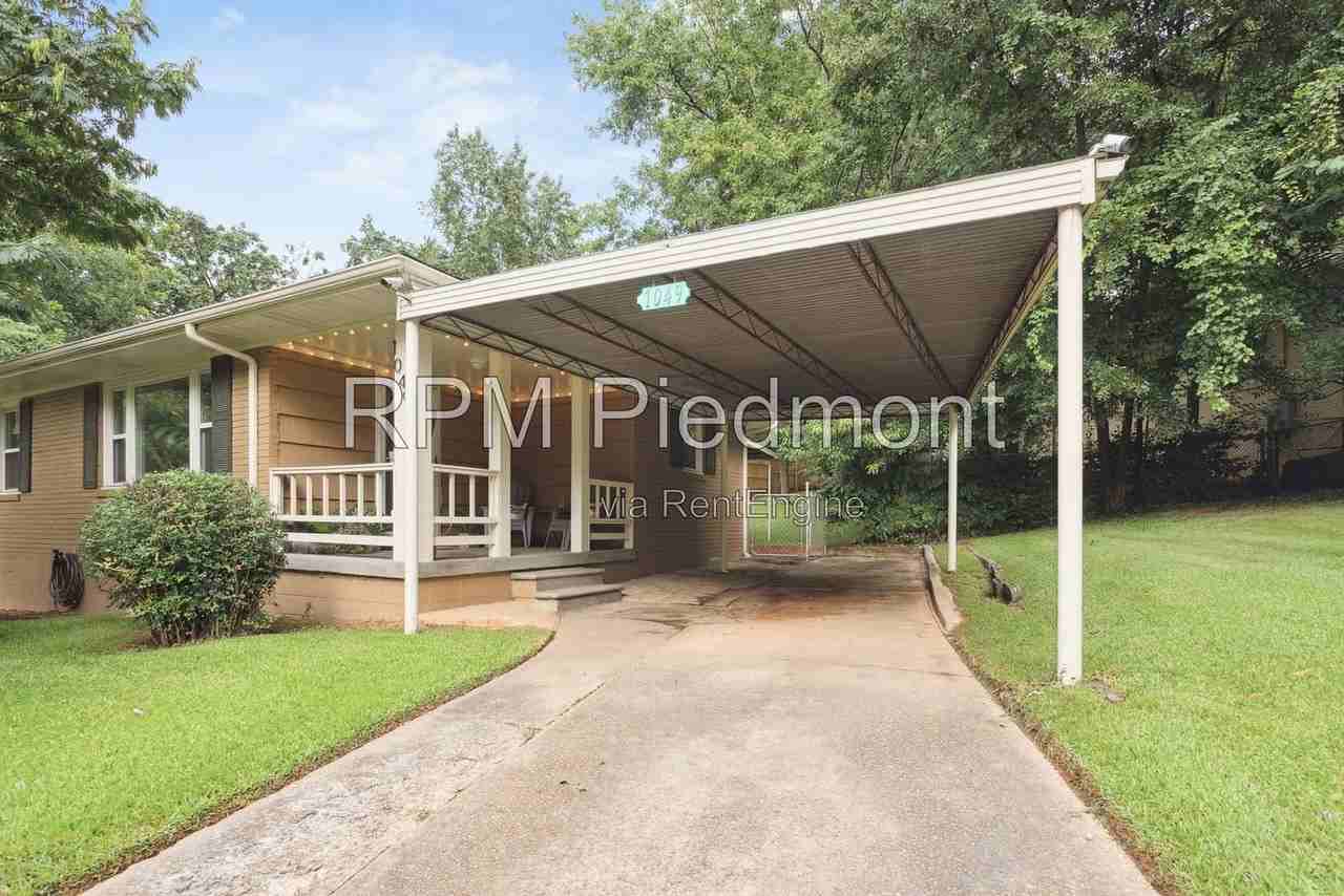 1049 Brookdale Dr - Photo 7 of 38