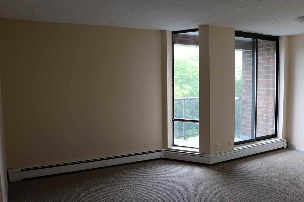 64 Roehampton Ave - Photo 3 of 17