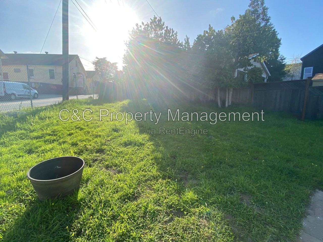 237 Belden St - Photo 3 of 18