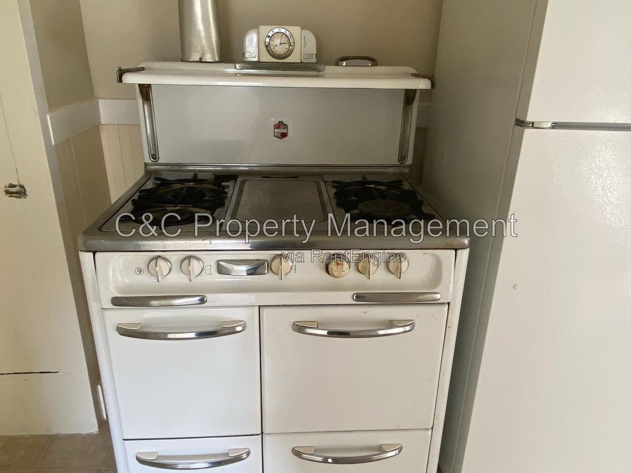 237 Belden St - Photo 6 of 18