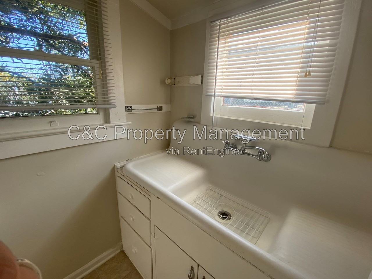 237 Belden St - Photo 7 of 18