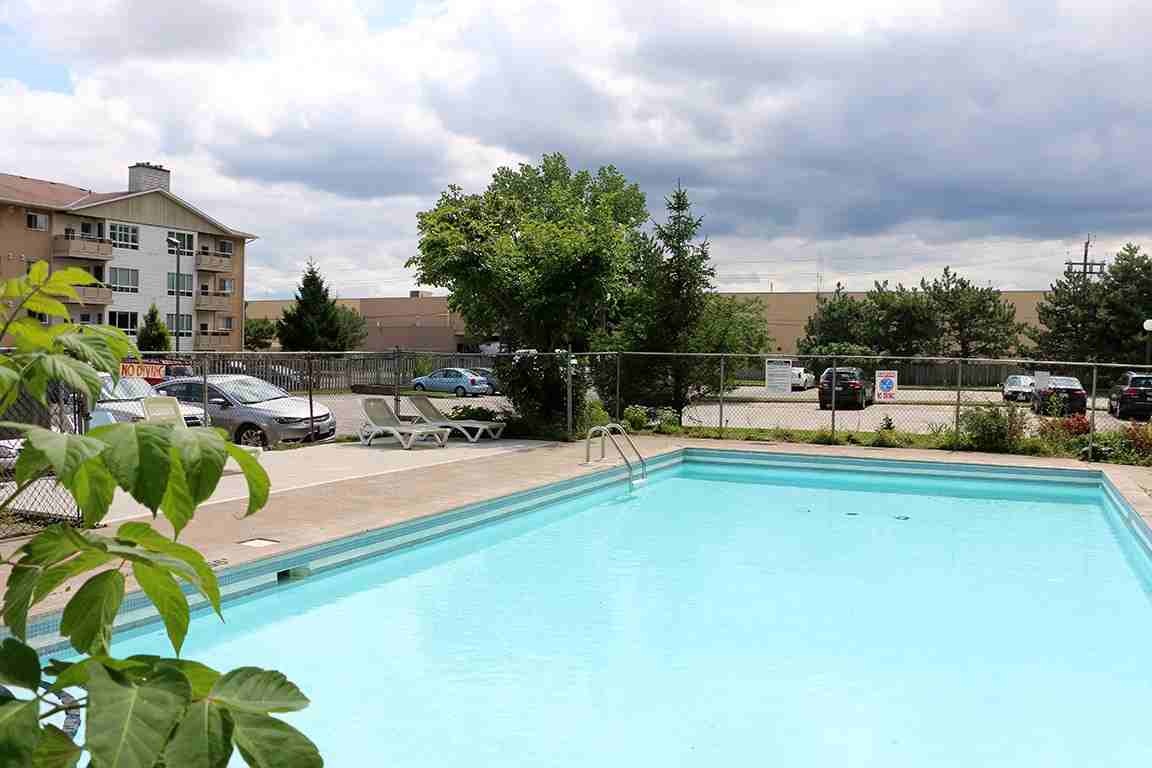 76 Roehampton Ave - Photo 2 of 24