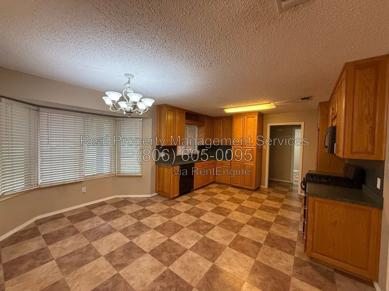 4403 78th St - Photo 3 of 11