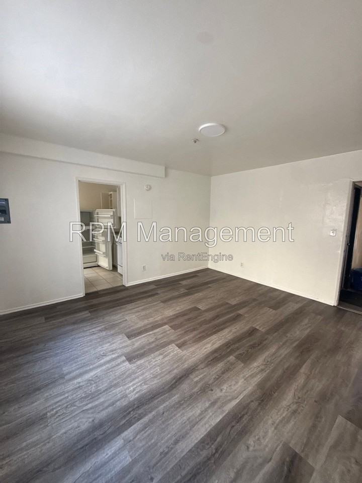 6645 Etiwanda Ave #4A - Photo 3 of 8