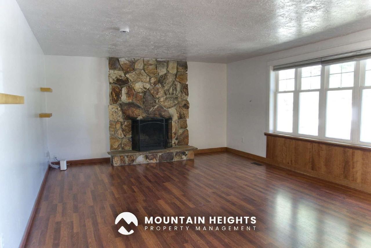 3462 E Greenhills Dr - Photo 3 of 29