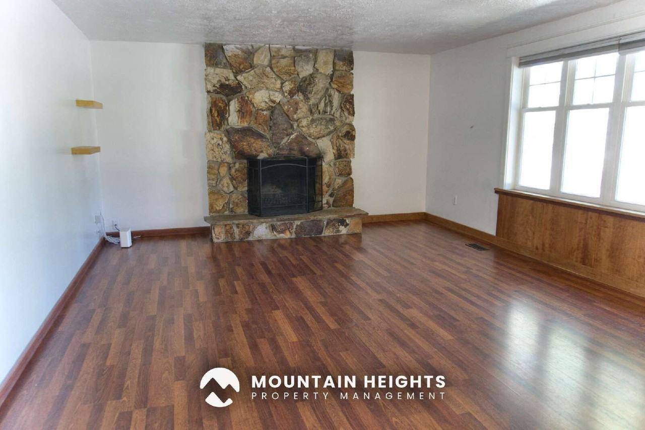 3462 E Greenhills Dr - Photo 4 of 29