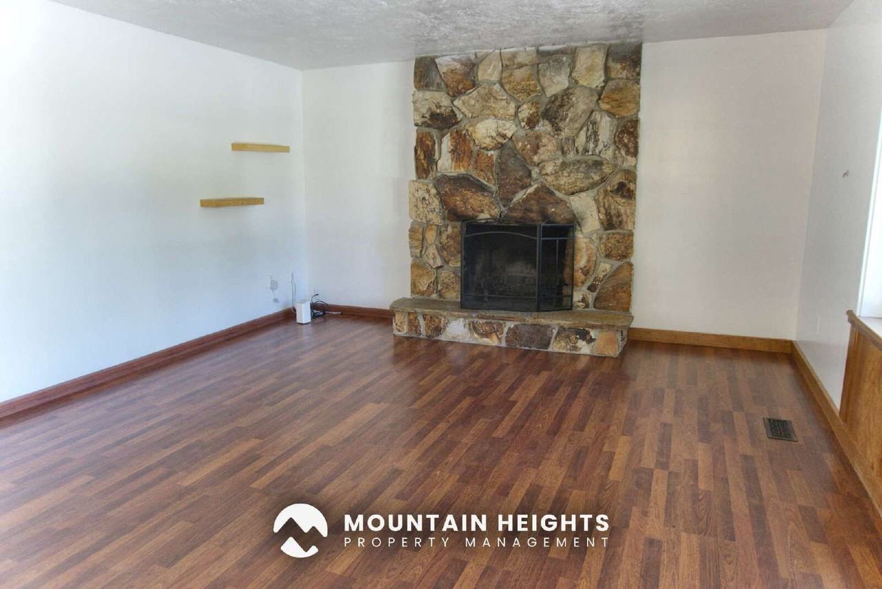 3462 E Greenhills Dr - Photo 5 of 29