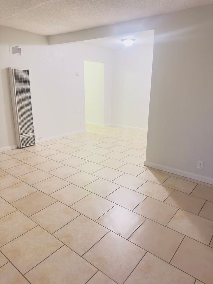 12628 S Wilmington Ave - Photo 3 of 7
