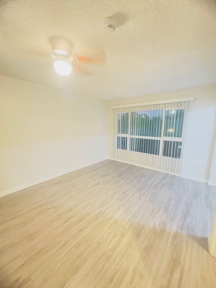 12628 S Wilmington Ave - Photo 4 of 7