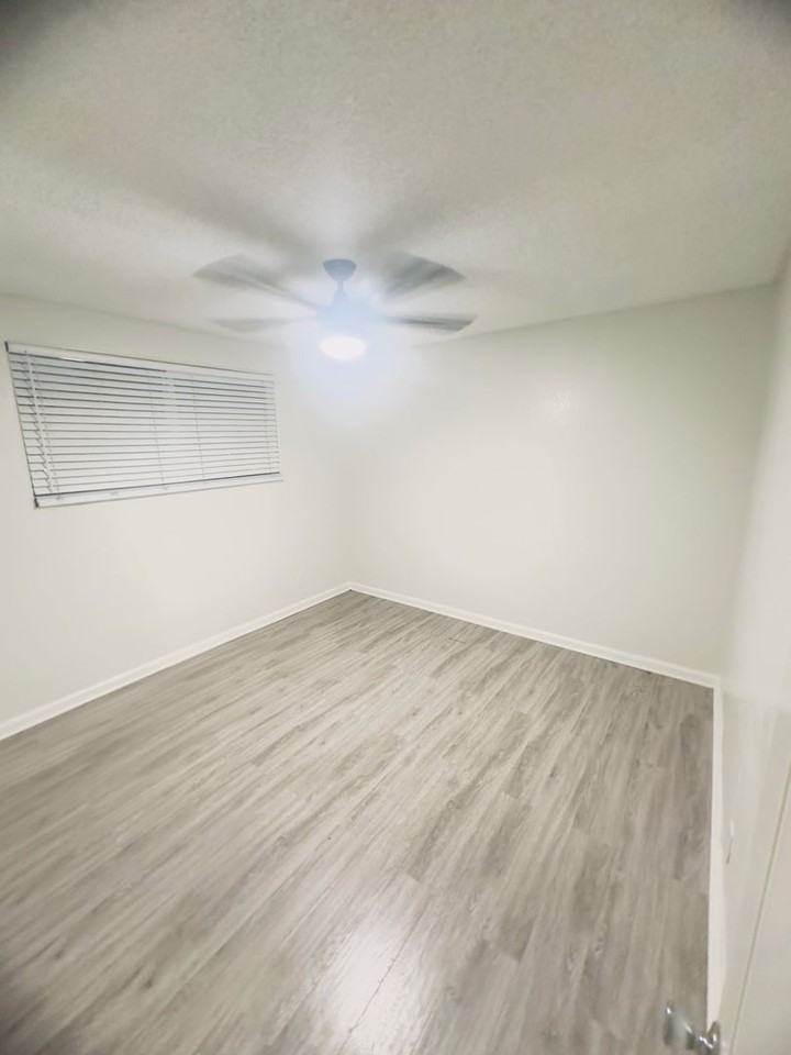 12628 S Wilmington Ave - Photo 5 of 7
