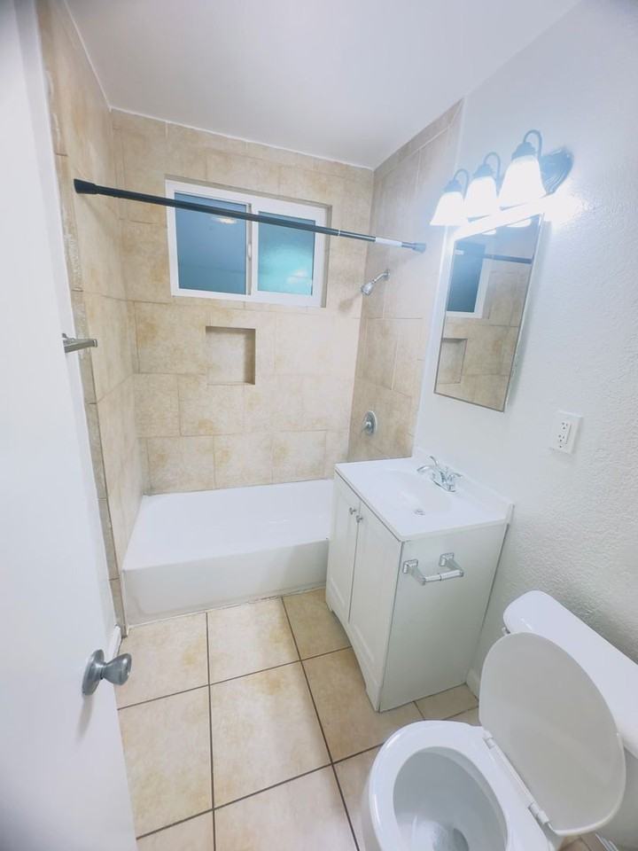 12628 S Wilmington Ave - Photo 6 of 7