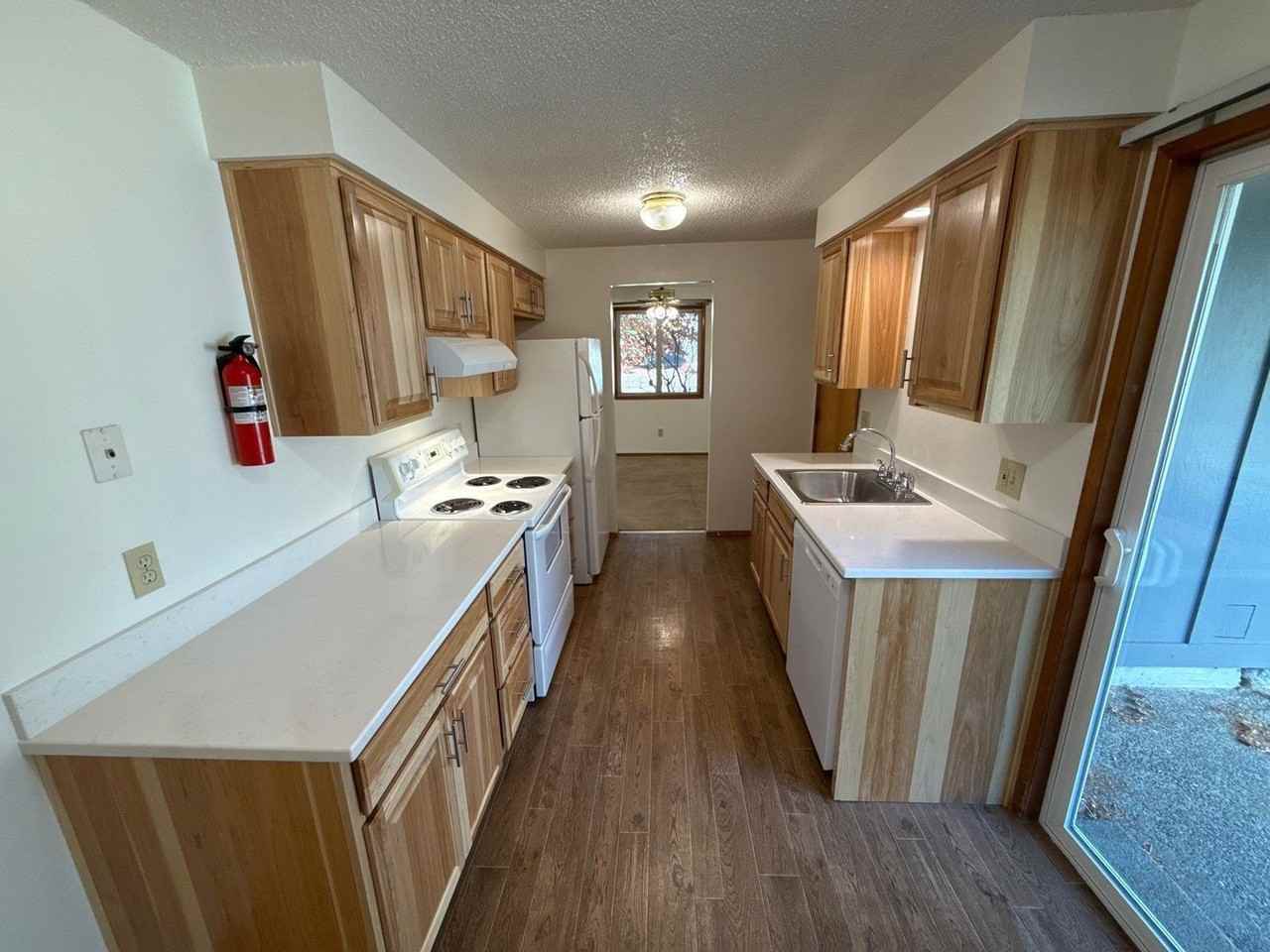 302 Ne Conifer Blvd - Photo 7 of 21
