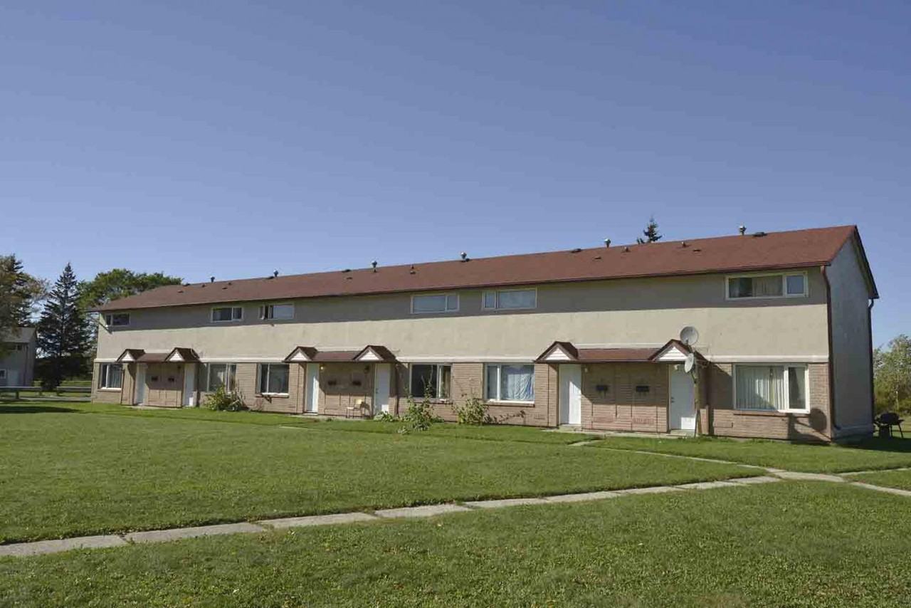 930 Neebing Avenue - Photo 2 of 8