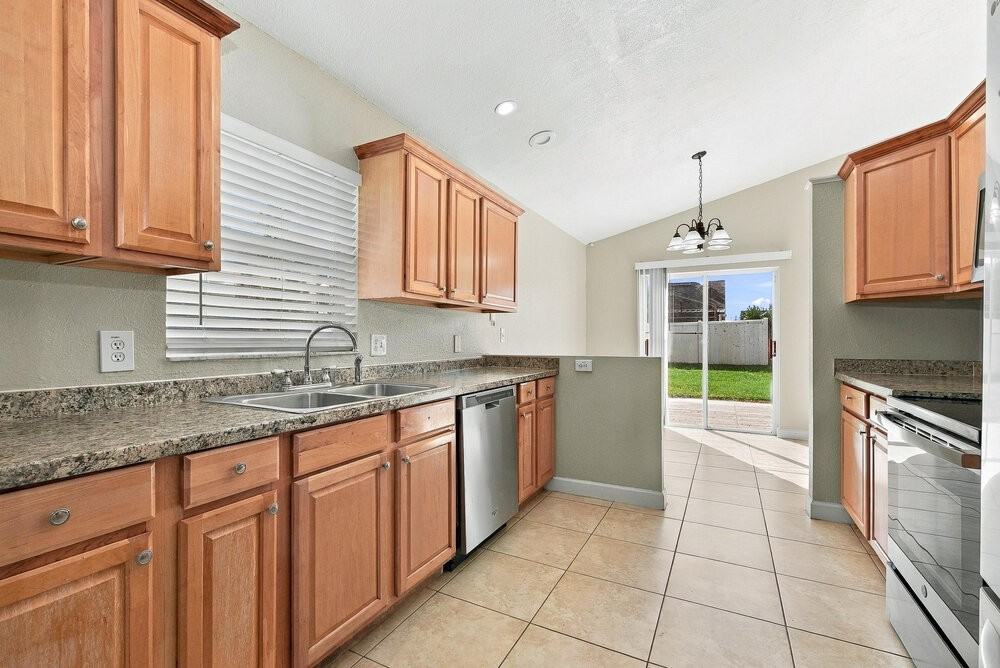 2120 Cuxham Ct - Photo 7 of 16