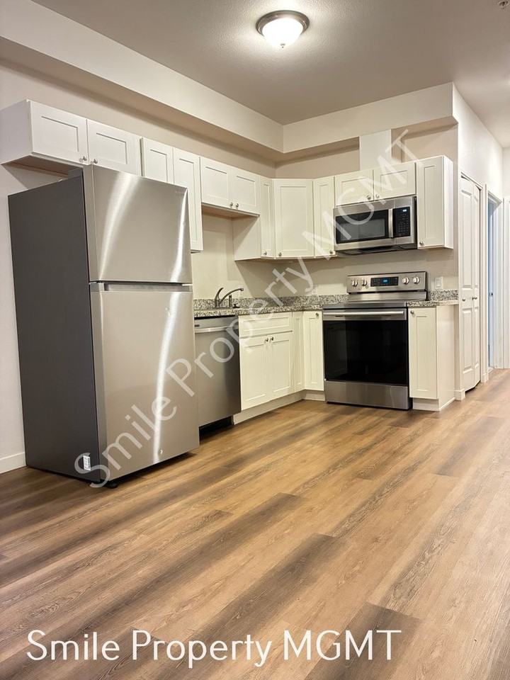 6940 Southeast Long Street - Photo 3 of 19
