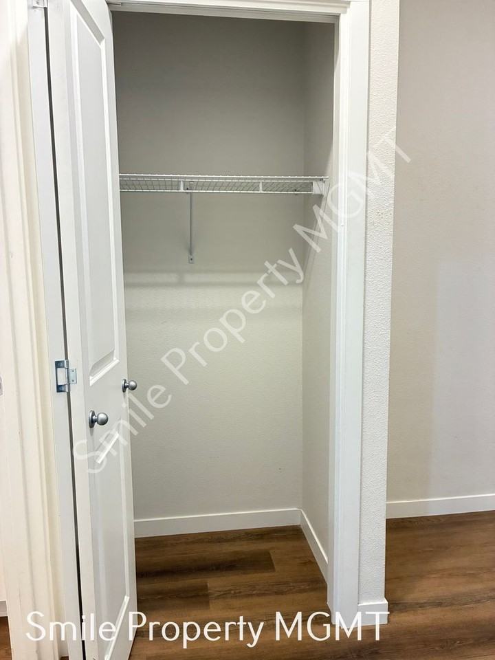 6940 Southeast Long Street - Photo 5 of 19