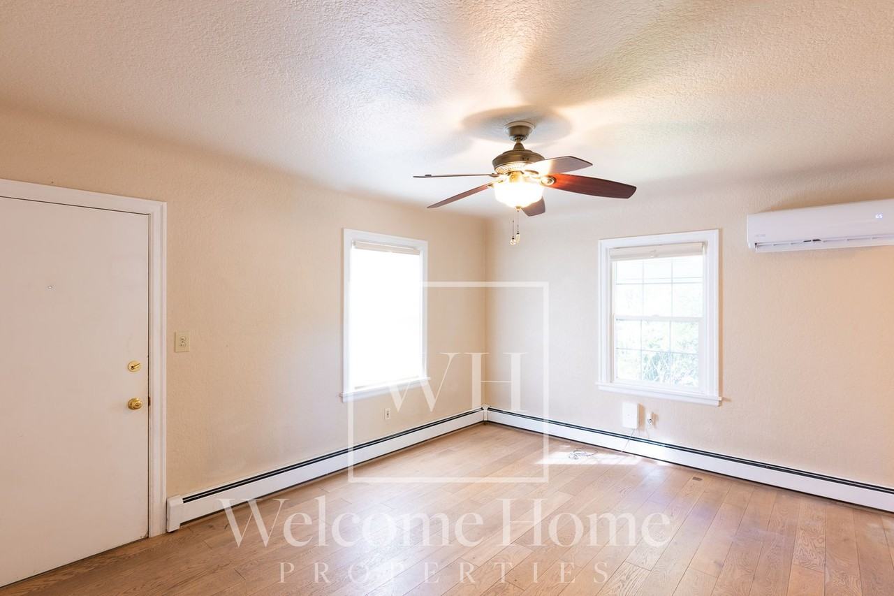 627 E Maple St - Photo 4 of 31