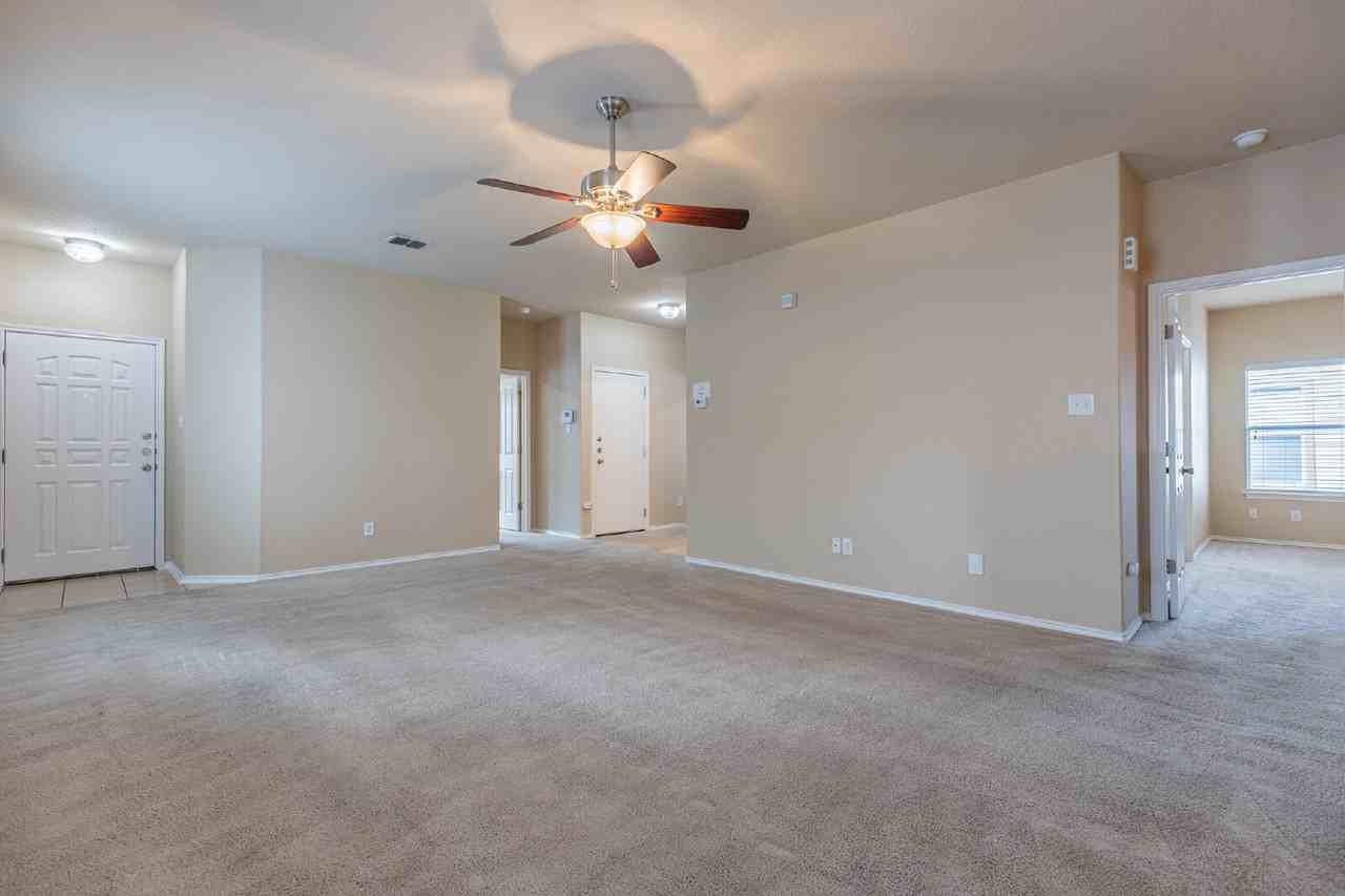 9519 Nueces Cyn - Photo 4 of 29