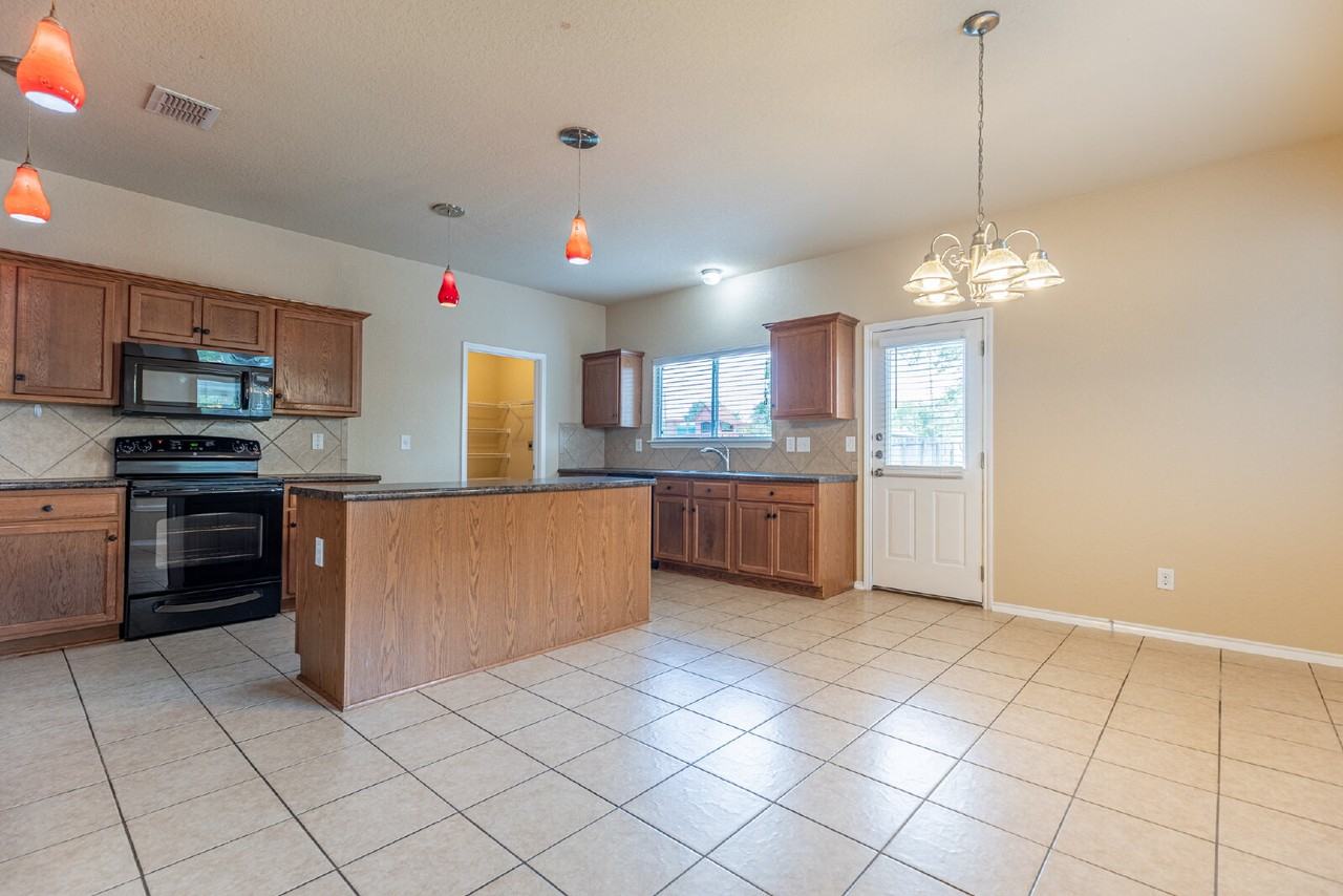 9519 Nueces Cyn - Photo 6 of 29