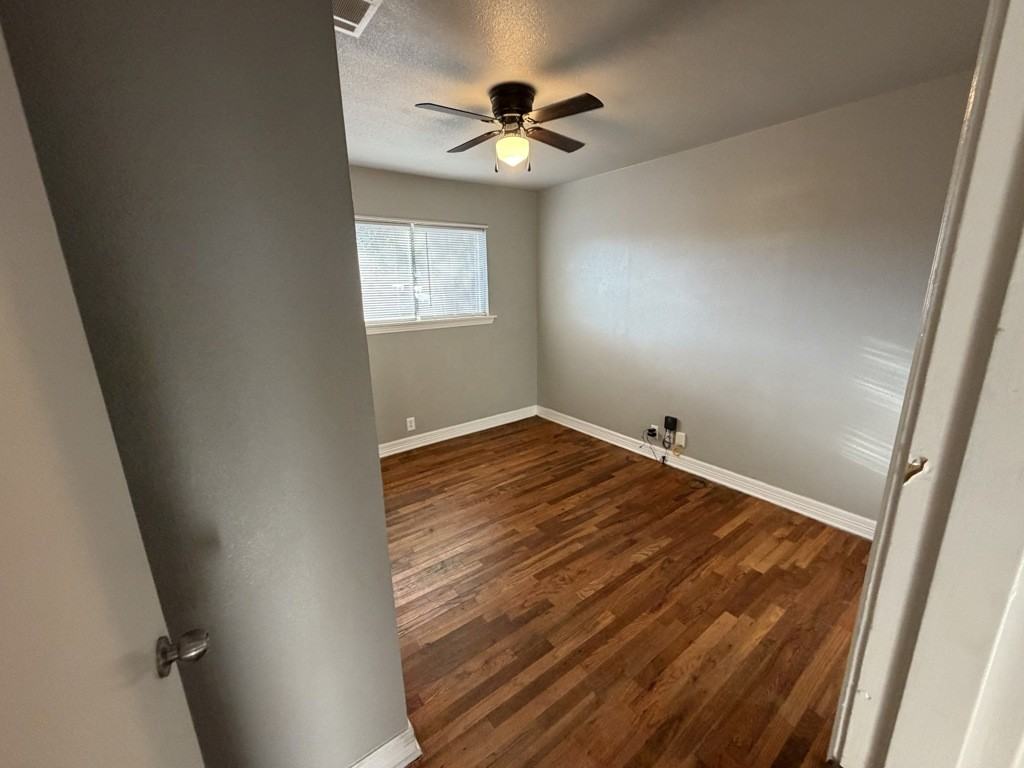 913 Success St - Photo 2 of 15