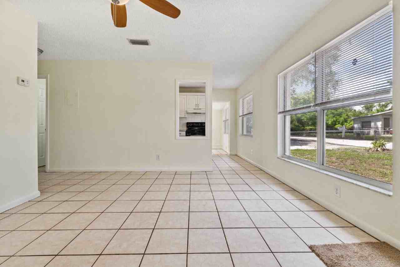 5225 Peach Ave - Photo 2 of 28