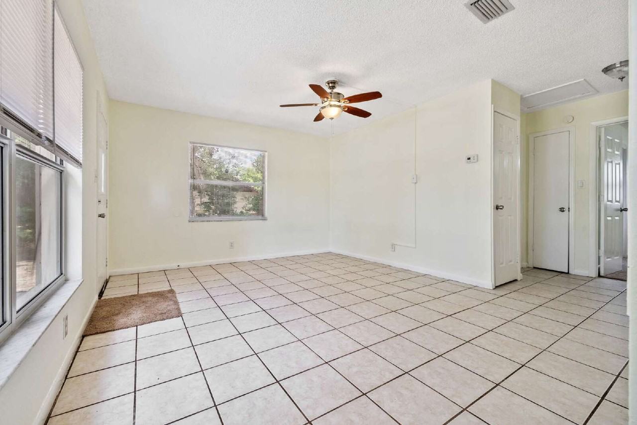 5225 Peach Ave - Photo 4 of 28